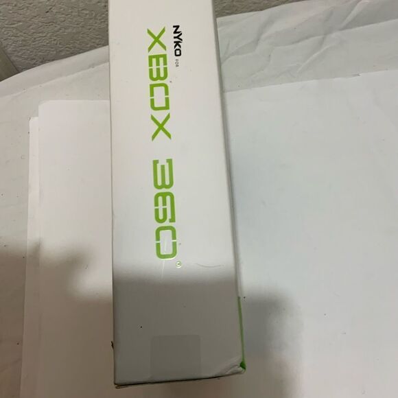 Nyko Charge Base S for Xbox 360 Controllers w 2 Rechargeable Batteries & Charger - Picture 6 of 8